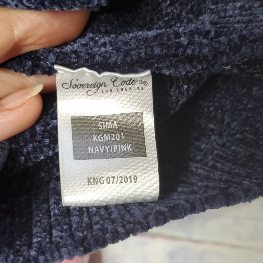 Sovereign Code Velvet Like Sweater - Picture 6 of 6